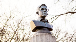 Snowden-Sculpture