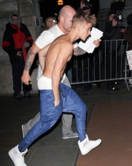 bieber shirtless sagging